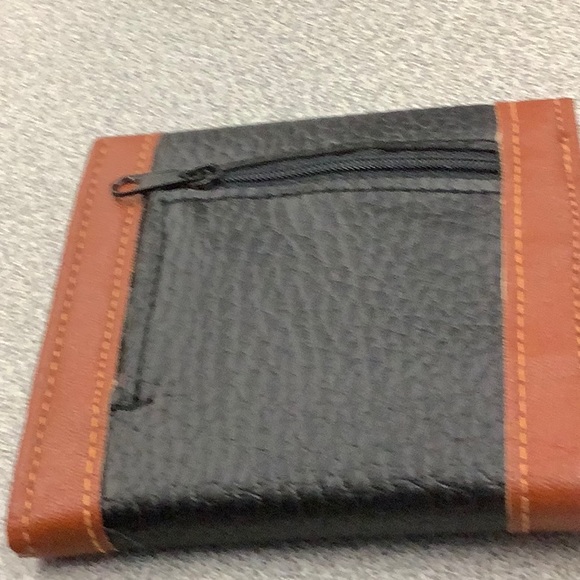 Unisex VeganWallet with change holder NWOT - Picture 3 of 3